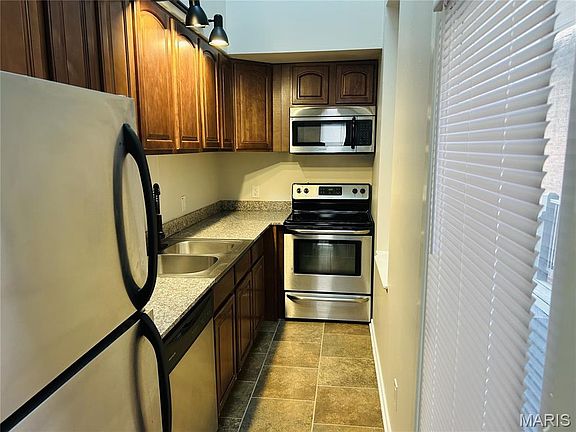 4th image of 905 Park Ave