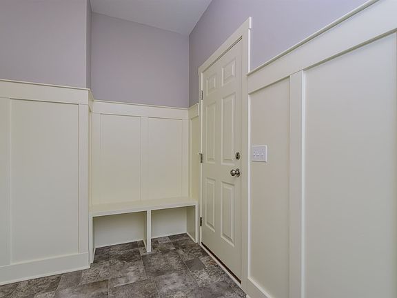 004-Foyer-2779370-medium