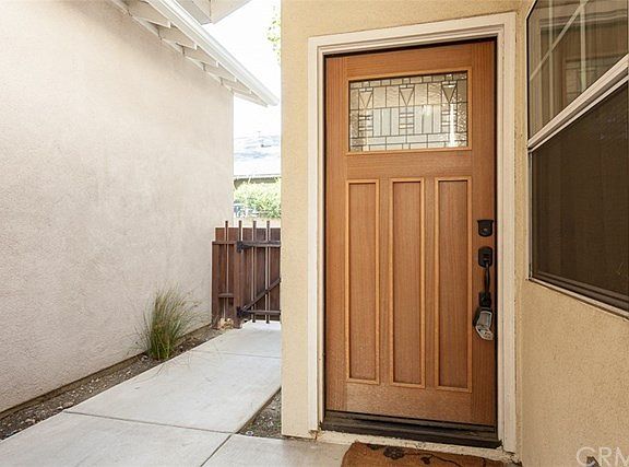 2nd image of 442 N El Molino Ave
