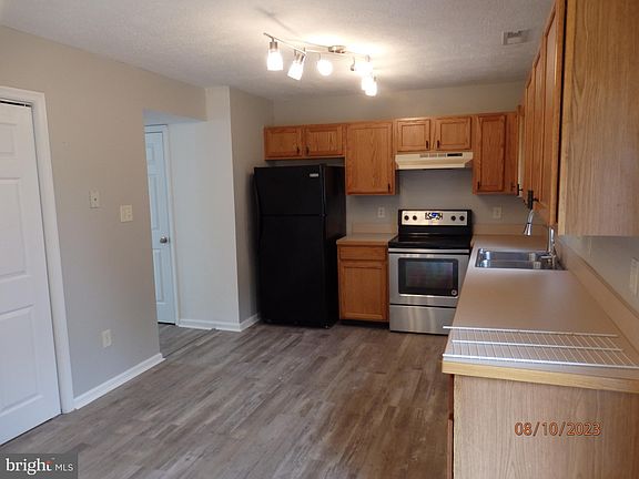 4th image of 226 Waterbrook Ct