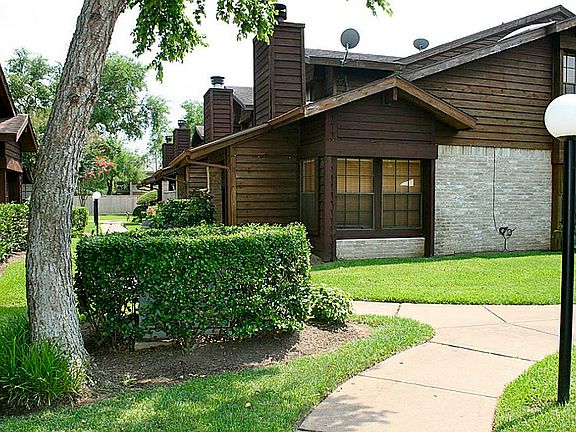 2nd image of 2611 Grants Lake Blvd
