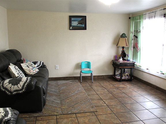 5th image of 1090 N Race St