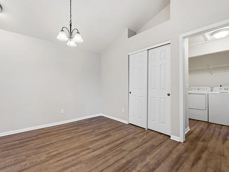 Oasis Apartments — Photo 8