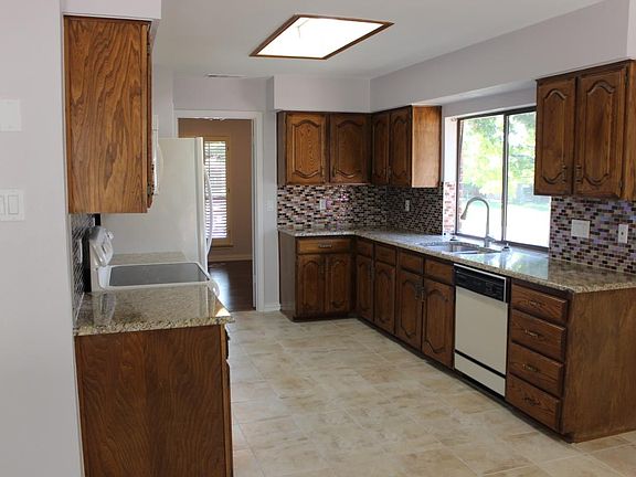3rd image of 4509 Cleveland Dr