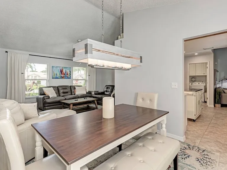 7107 Queen Palm Cir — Photo 5