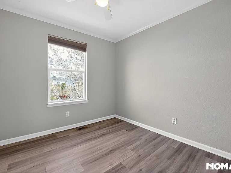 454 E 77th Pl — Photo 23