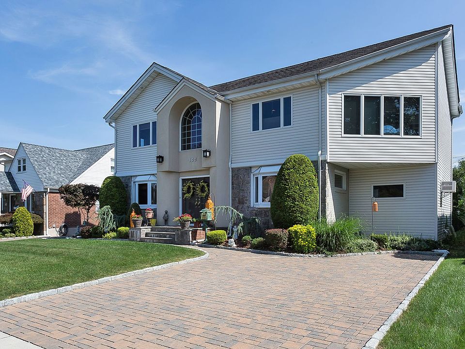 1st image of 102 Primrose Dr