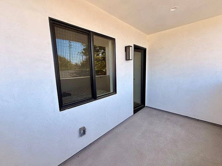2705 Benedict St — Photo 23