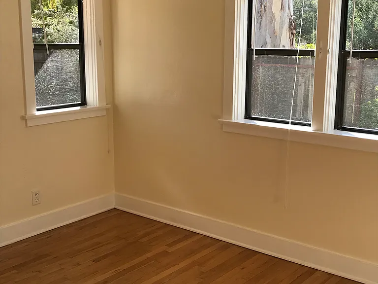 504 W Aliso St #1 — Photo 3