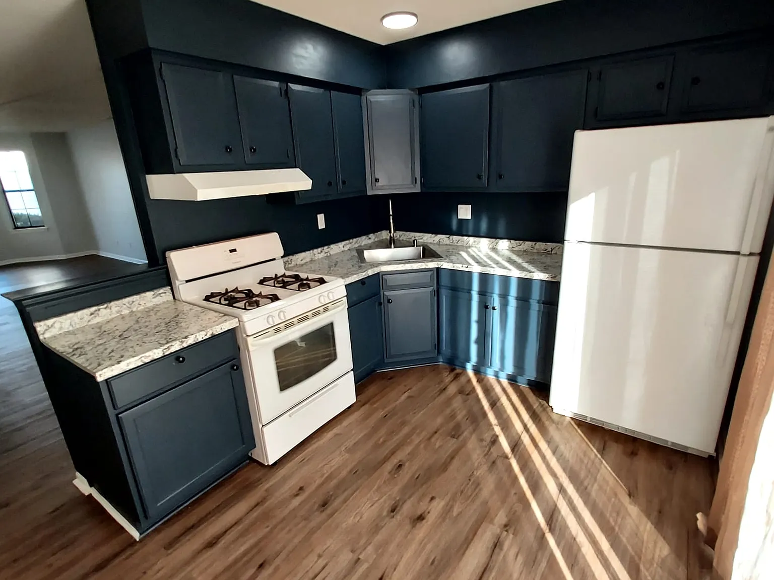 3 bed, 1266 sqft, $2,550 — Photo 4