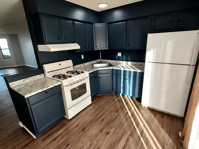 12 Heywood Ln — Photo 4