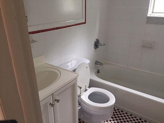5th image of 47 Sherwood Ave