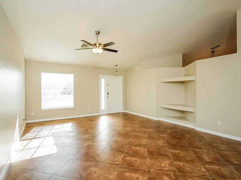 218 SW 11th Ave — Photo 5