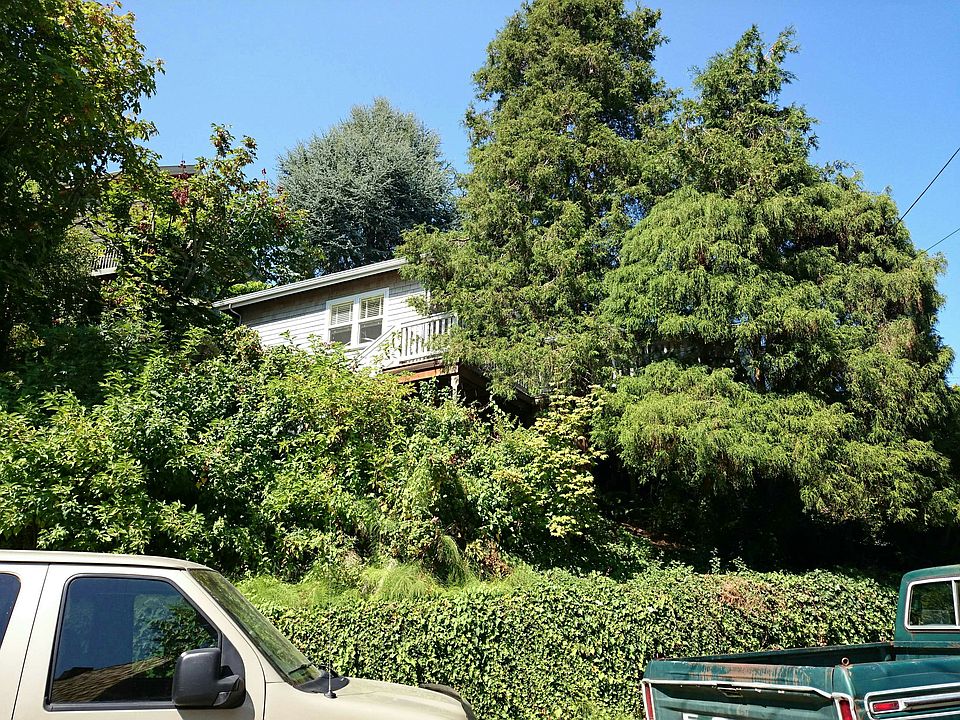 2nd image of 527 Wellington Ave