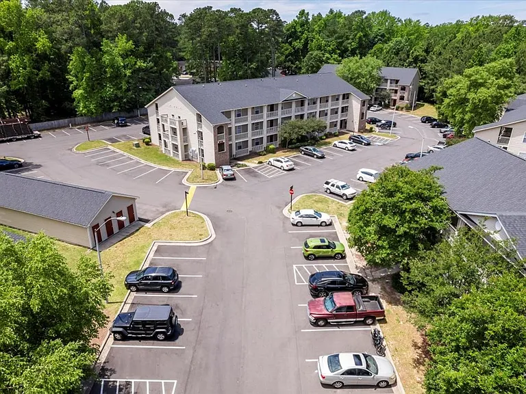Meadowbrook Luxury Apartments — Photo 12