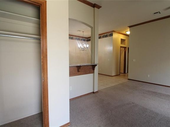 2nd image of 917 SW 35th St
