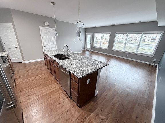 3rd image of 4651 Lakeside Dr
