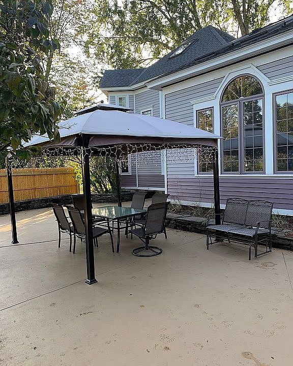 Private patio w/gazebo.