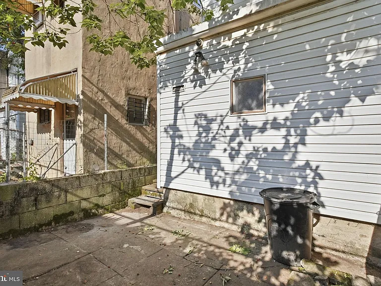 1631 S Etting St — Photo 29