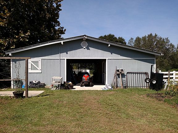 Back Side Horse Barn