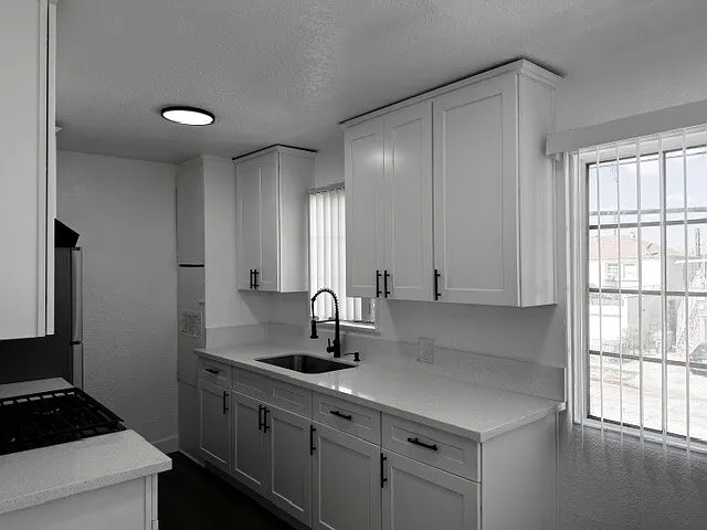 10218 State St — Photo 4