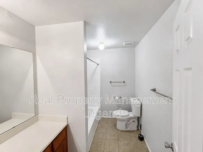 3211 Roundtree Ln — Photo 7