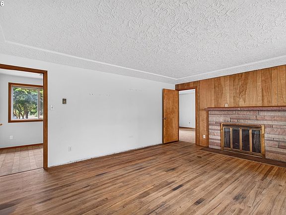 3rd image of 2318 Laframbois Rd
