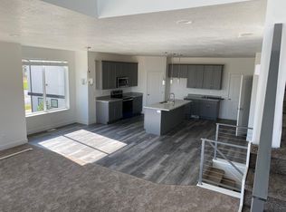 562 Lewski Ln, Riverton, UT 84065