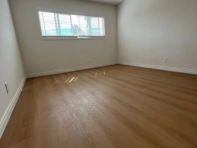 200 S Mariposa Ave — Photo 9