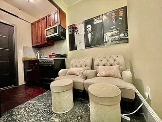 Rented by R New York