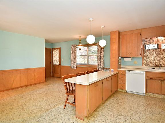 4th image of 921 Chapel Hill East Dr