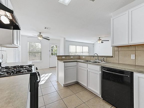 3rd image of 480 Camelia Pkwy