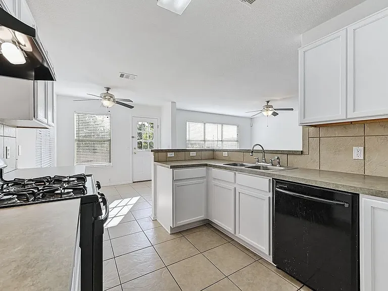 480 Camelia Pkwy — Photo 3