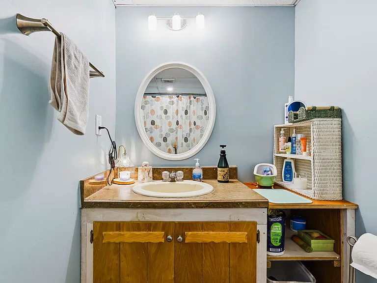 TERRACE LEVEL: Bathroom