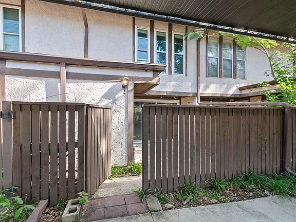 4th image of 203 Westwood Dr #203