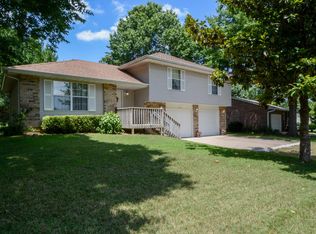 3937 W Magnolia Dr, Battlefield, MO 65619
