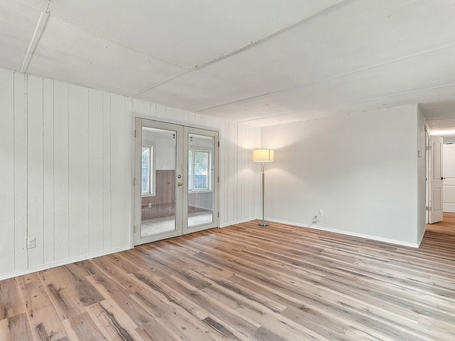 3 bed, 956 sqft, $1,700 — Photo 2