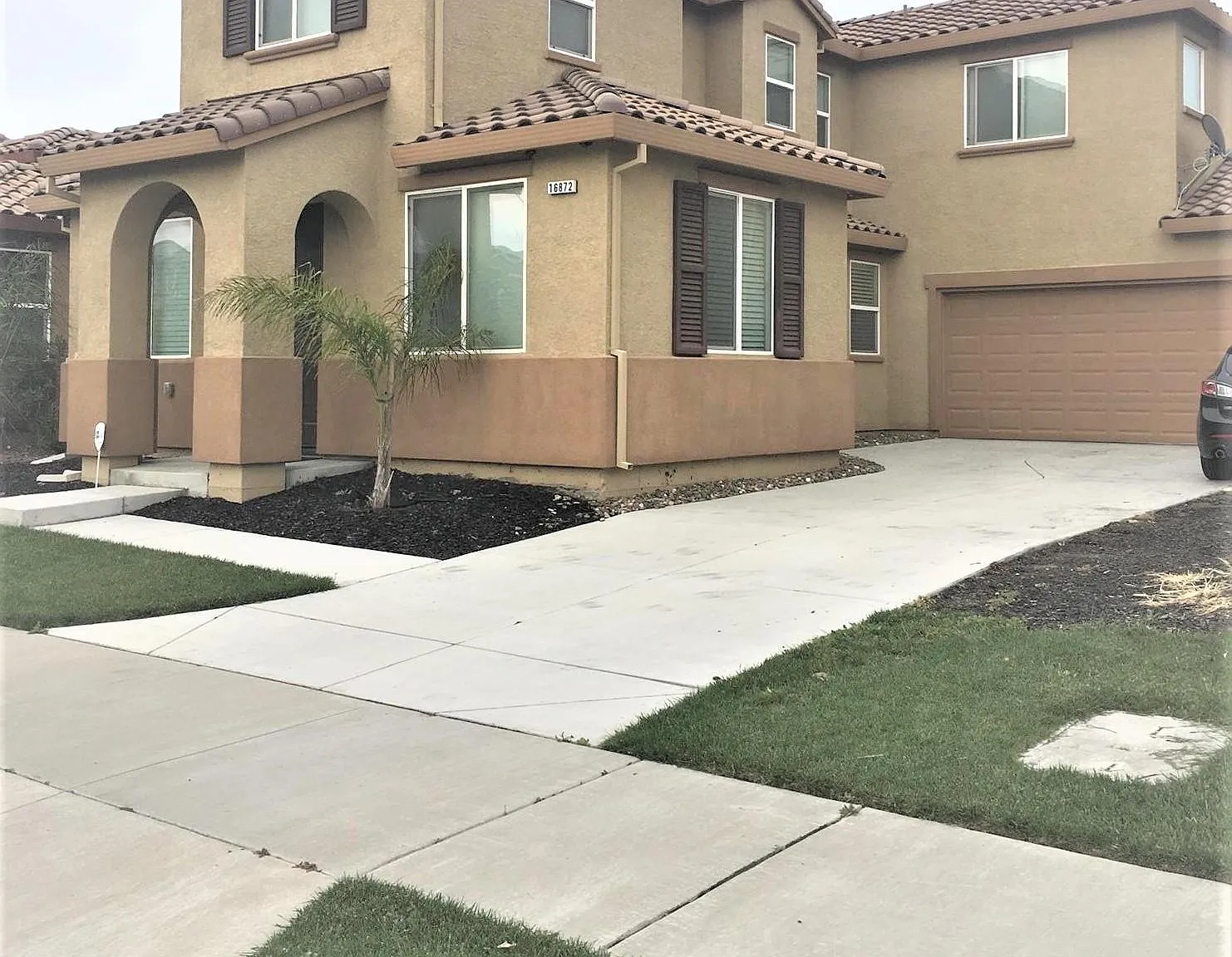4 bed, 2000 sqft, $2,945 — Photo 1