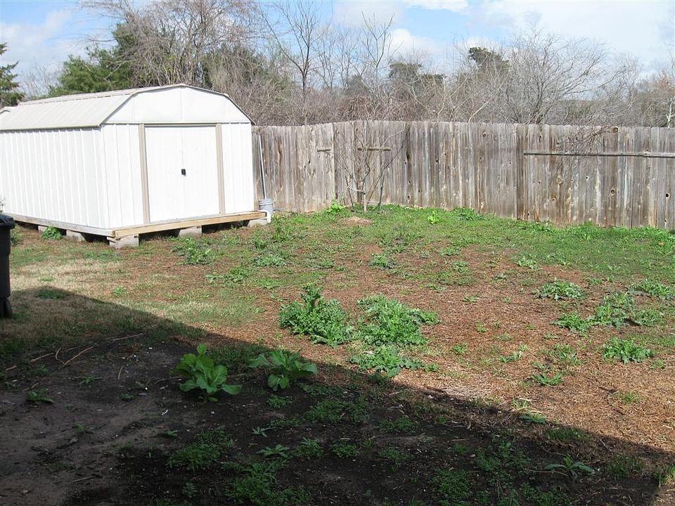 2nd image of 3519 Farah Dr