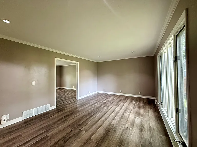 9325 Pauline St — Photo 17