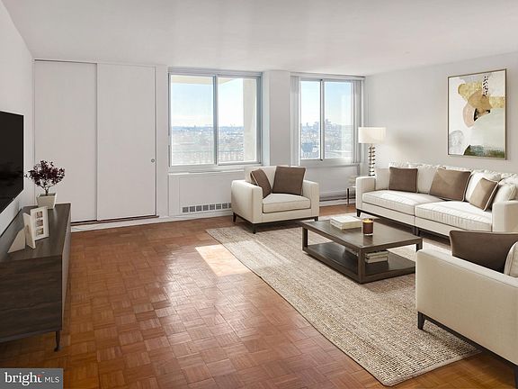 3rd image of 604 S Washington Sq APT 905