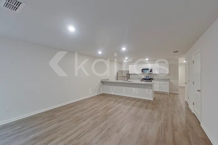 3 bed, 2.5 bath, 1648 sqft, $1,675 — Photo 4