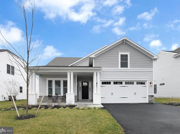 27 Pasture Dr, Farmingdale, NJ 07727