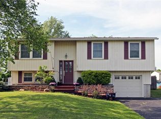 109 Royalton Dr, Minoa, NY 13116