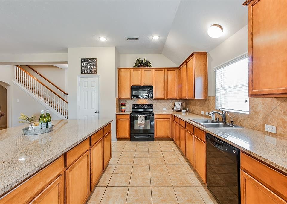 1st image of 28210 Daystrom Ln