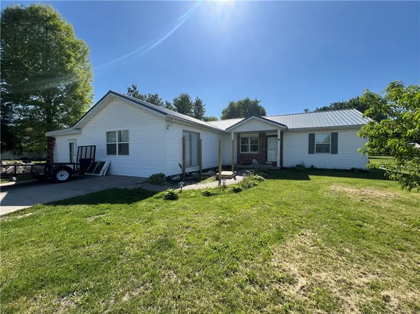 12059 N 875th St, Effingham, IL 62401
