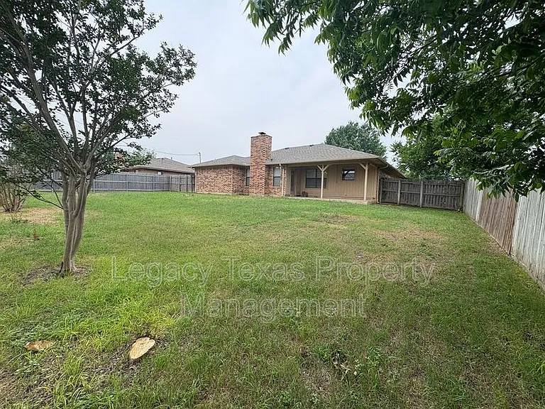 1203 Stonelake Dr — Photo 20