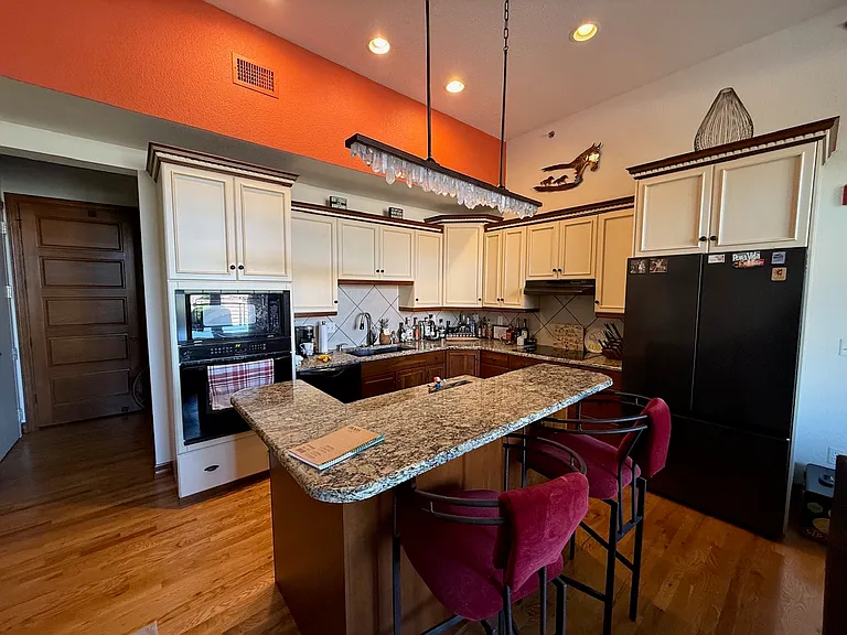 210 W Magnolia St #210 — Photo 5