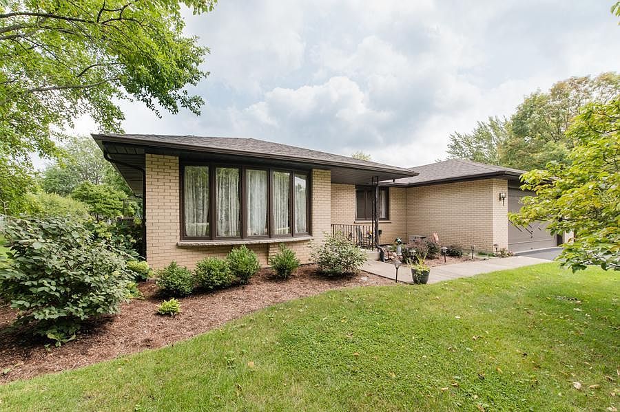 1st image of 26775 N Oak Dr