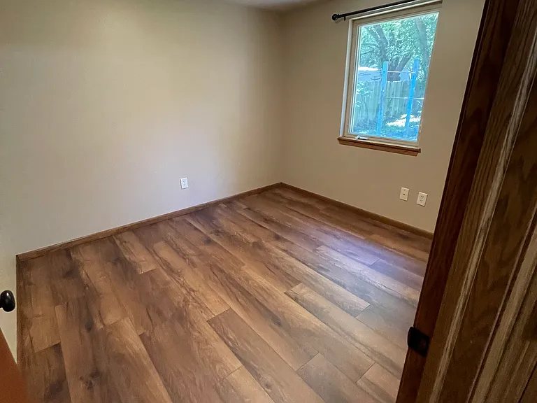 109 S Derby Ave — Photo 8
